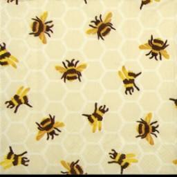 "Diseño temático de abejas - motivo perfecto para platito de miel con técnica decoupage" Ideales: para servir miel con el desayuno, acompañar bandejas de quesos con miel, regalo para amantes de productos naturales o como
decoración de cocina temática.
