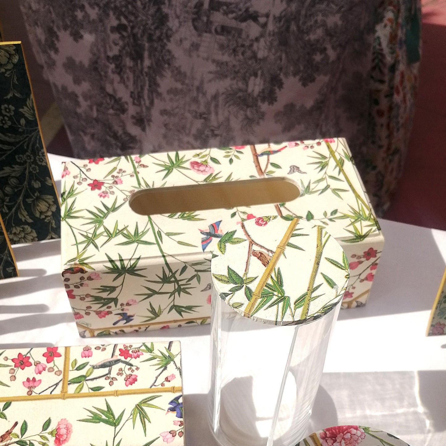 Pañuelera en madera de bambú. Se personaliza con estampado a elegir.