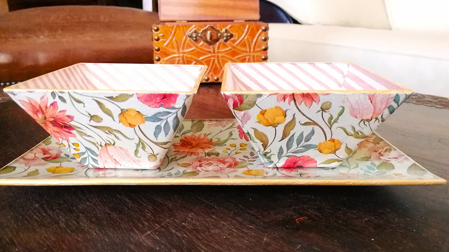 Cuencos de cristal decorados mediante decoupage con estampado flora combinado con rayas rosa maquillaje. Realizados de forma artesanal en España por la firma Dmarta.