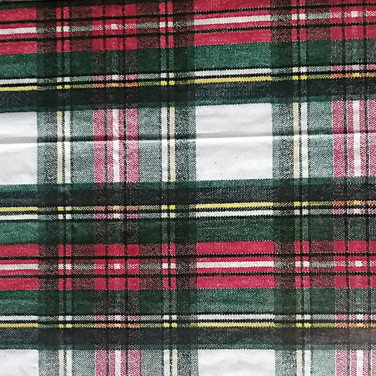 Patrón de cuadros escoceses en tonos verde, rojo y beige.