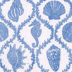 Estampado de conchas marinas y caballito de mar en azul sobre fondo blanco.