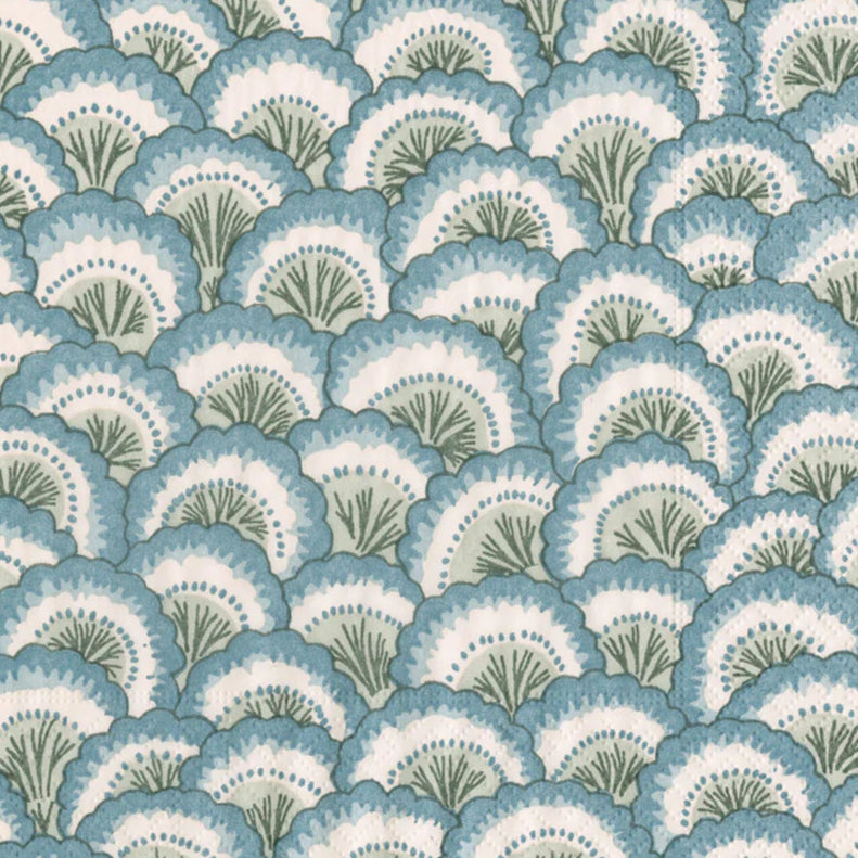 Patrón de abanicos en azul suave que sugiere: Serenidad y elegancia costera,
estilo mediterráneo o "coastal chic", frescura y reminiscencias de cerámica tradicional española.