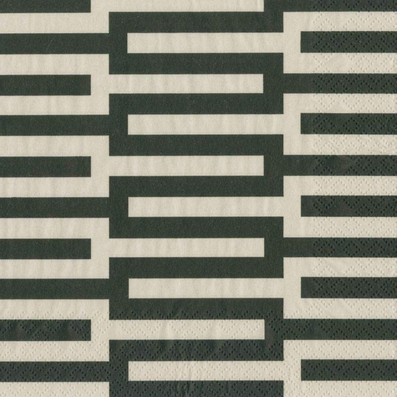 Este estampado tiene un diseño geométrico moderno y minimalista. Está compuesto por líneas horizontales negras gruesas que se interrumpen regularmente para formar un patrón en forma de “escalones” o “laberinto”. El fondo es beige claro, creando un contraste fuerte y elegante con el negro.
Es un patrón simétrico y repetitivo, ideal para ambientes contemporáneos, sofisticados y con un estilo sobrio y estructurado.