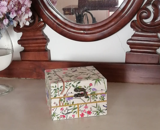 "Caja madera artesanal decorada técnica decoupage Dmarta artesanía española"
