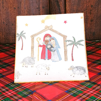 Platito de 15x15 cm de cristal decorado a mano con delicado estampado del Portal de Belén. Artesanía española.