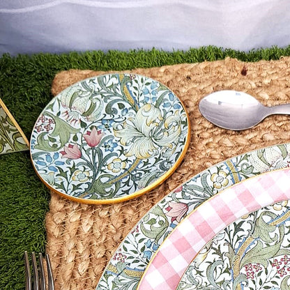 Plato de 12 cm de cristal decorado a mano de forma artesanal por Dmarta. Estampado William Morris Golden Lily white. Ideal como platito de pan, para dejar joyita, velas ...