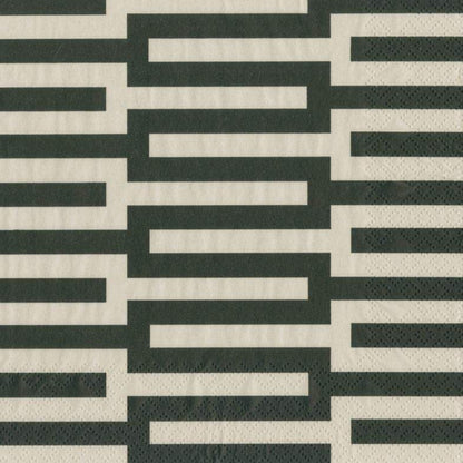 Este estampado tiene un diseño geométrico moderno y minimalista. Está compuesto por líneas horizontales negras gruesas que se interrumpen regularmente para formar un patrón en forma de “escalones” o “laberinto”. El fondo es beige claro, creando un contraste fuerte y elegante con el negro.  
Es un patrón simétrico y repetitivo, ideal para ambientes contemporáneos, sofisticados y con un estilo sobrio y estructurado.