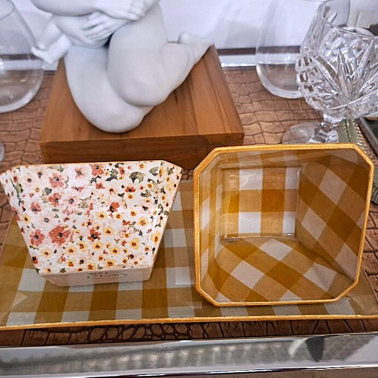 Set de Aperitivos Flores Ocre zh con Bandeja Cuadros Vichy Ocre
